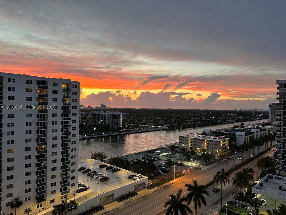 For Rent: $2,950 (2 beds, 2 baths, 1186 Square Feet)