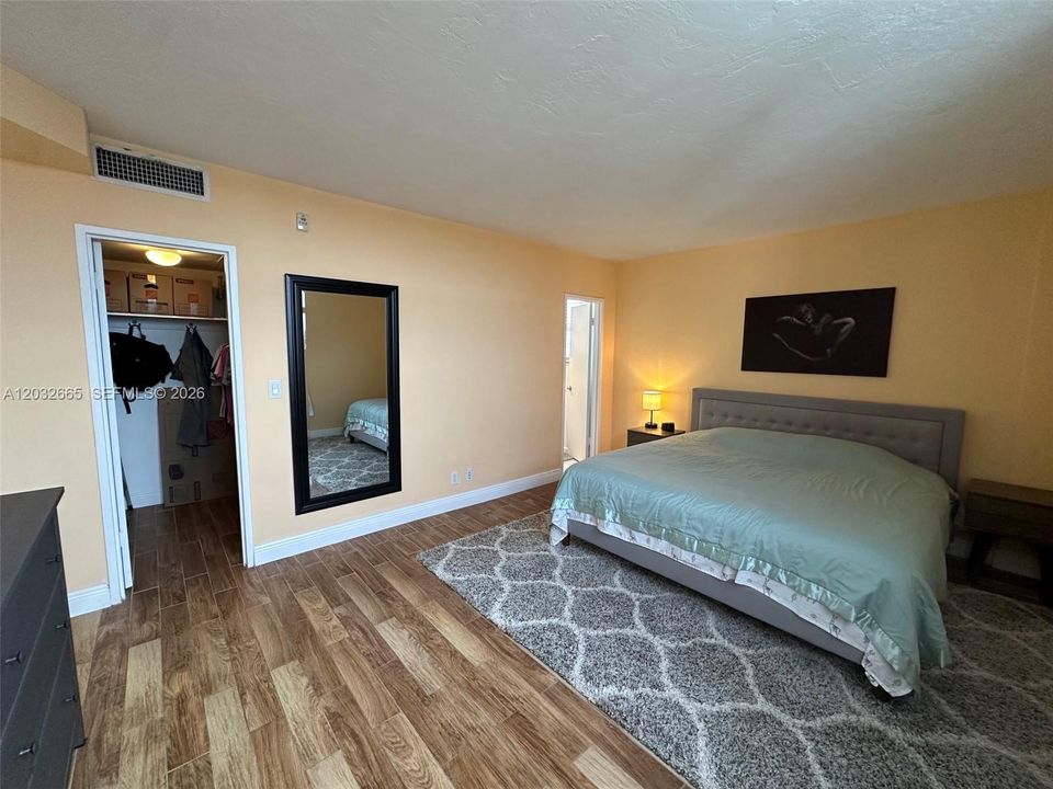 For Rent: $2,950 (2 beds, 2 baths, 1186 Square Feet)