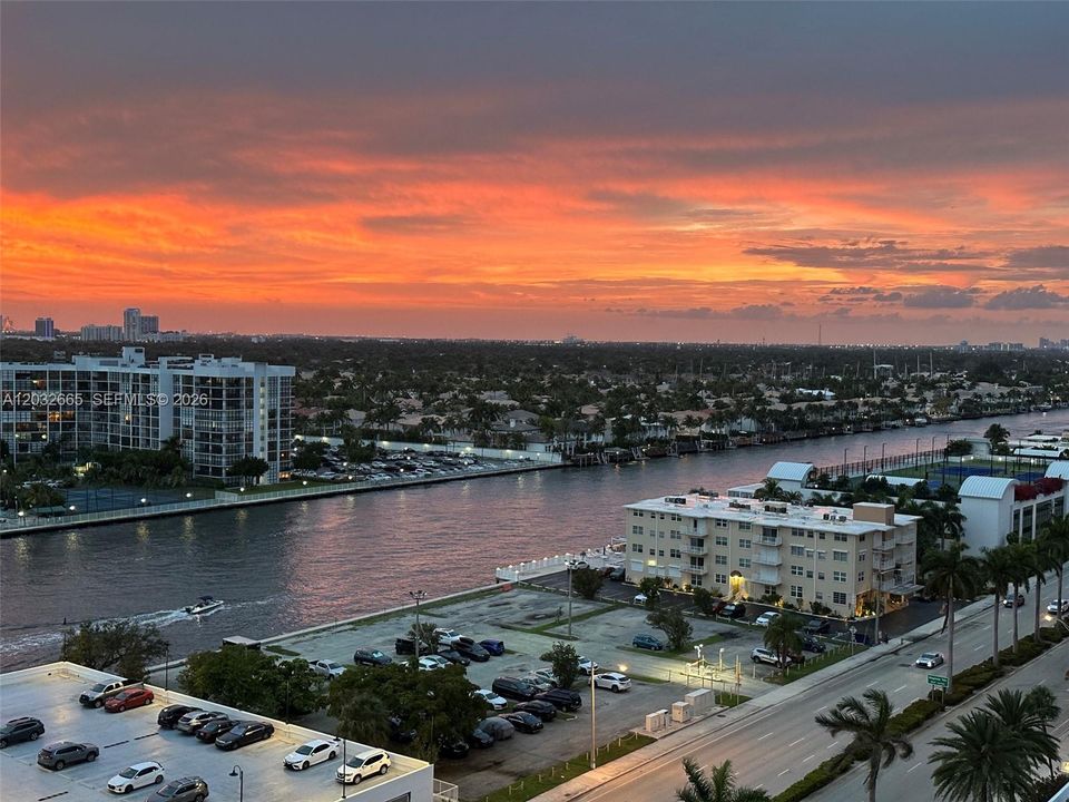For Rent: $2,950 (2 beds, 2 baths, 1186 Square Feet)