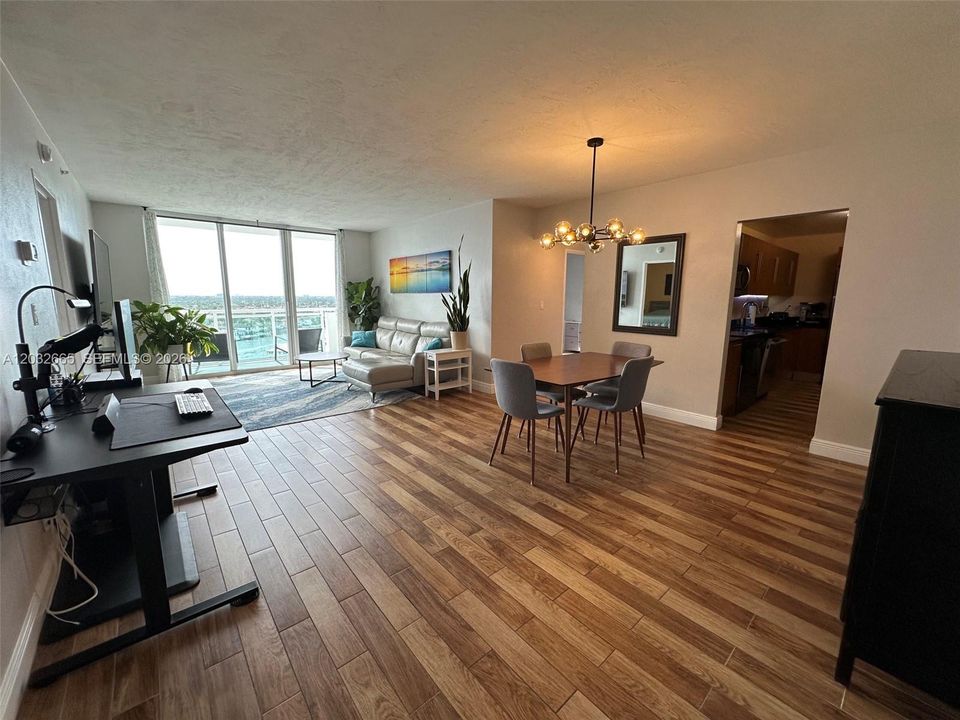 For Rent: $2,950 (2 beds, 2 baths, 1186 Square Feet)
