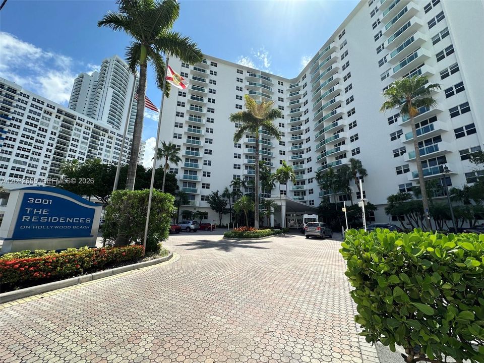 For Rent: $2,950 (2 beds, 2 baths, 1186 Square Feet)