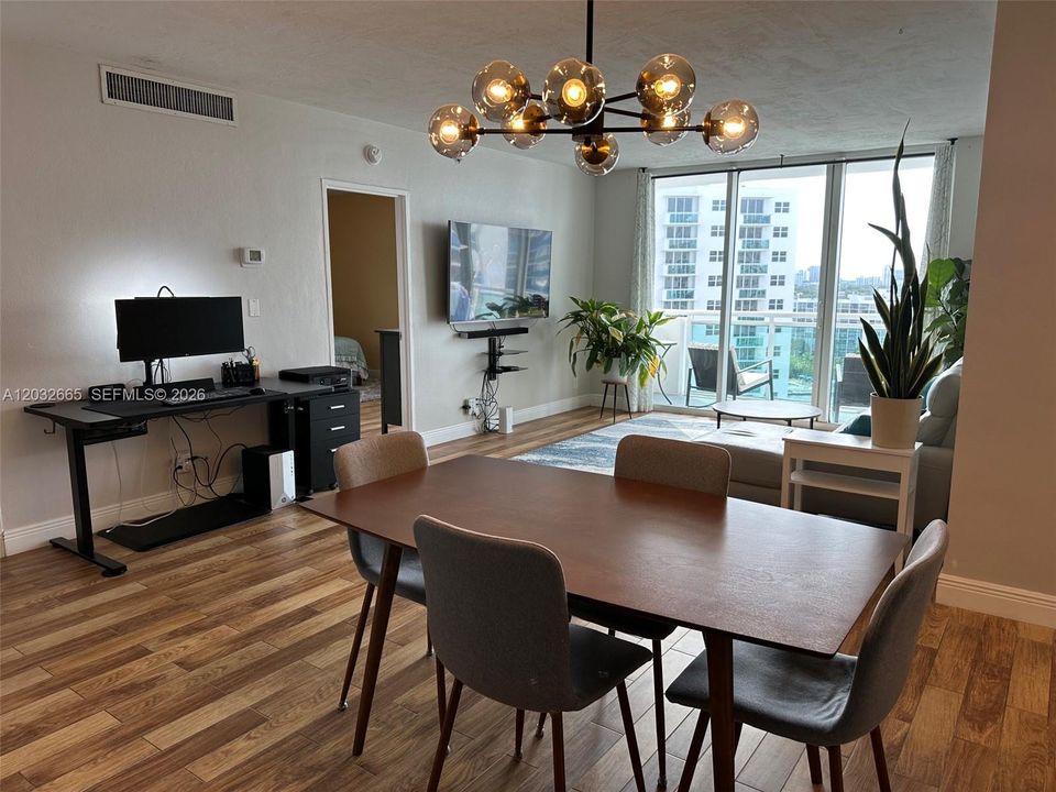 For Rent: $2,950 (2 beds, 2 baths, 1186 Square Feet)