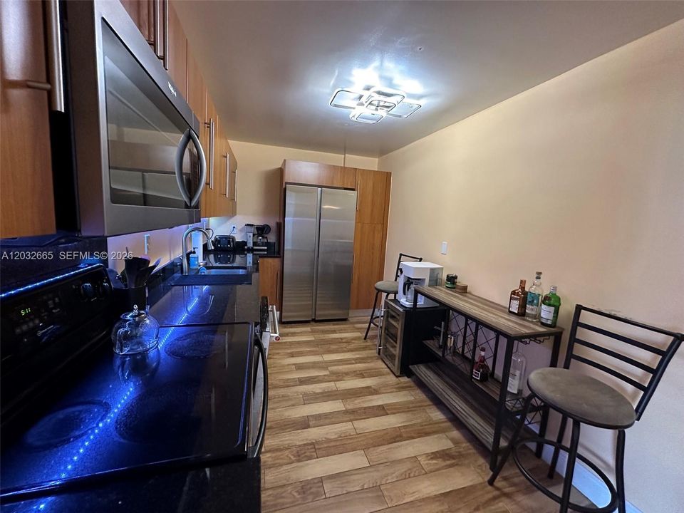 For Rent: $2,950 (2 beds, 2 baths, 1186 Square Feet)