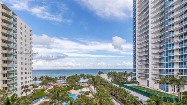 For Rent: $2,950 (2 beds, 2 baths, 1186 Square Feet)