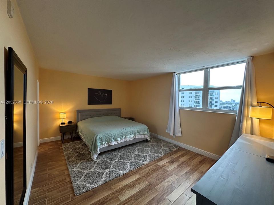 For Rent: $2,950 (2 beds, 2 baths, 1186 Square Feet)