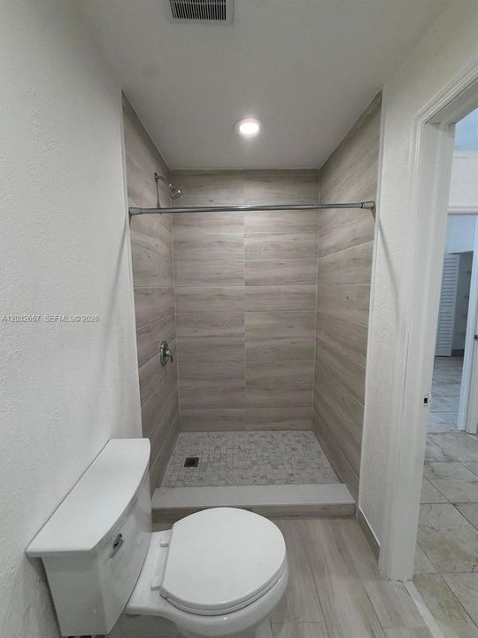 En Renta: $2,000 (1 camas, 1 baños, 2718 Pies cuadrados)