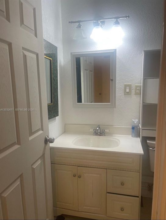 В аренду: $1,400 (1 спален, 1 ванн, 1711 Квадратных фут)