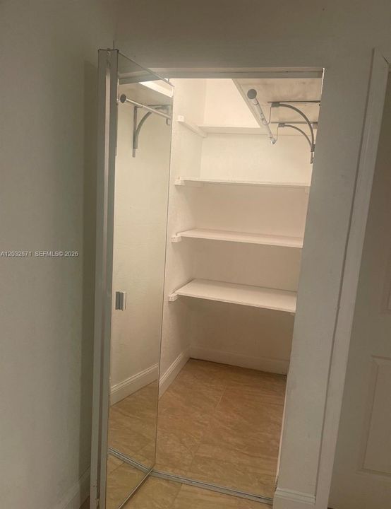 В аренду: $1,400 (1 спален, 1 ванн, 1711 Квадратных фут)