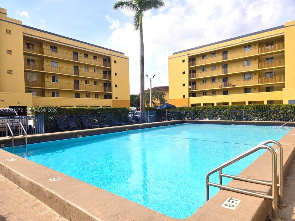 For Rent: $2,000 (2 beds, 2 baths, 912 Square Feet)