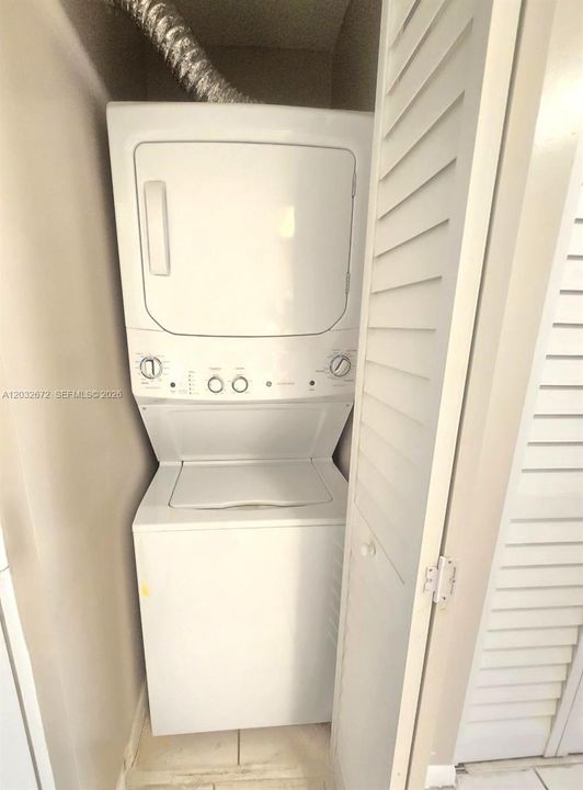 For Rent: $2,000 (2 beds, 2 baths, 912 Square Feet)