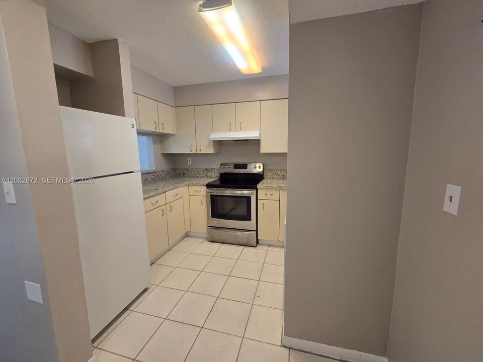 For Rent: $2,000 (2 beds, 2 baths, 912 Square Feet)