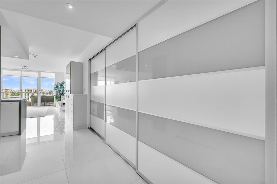 For Sale: $1,300,000 (2 beds, 3 baths, 1406 Square Feet)