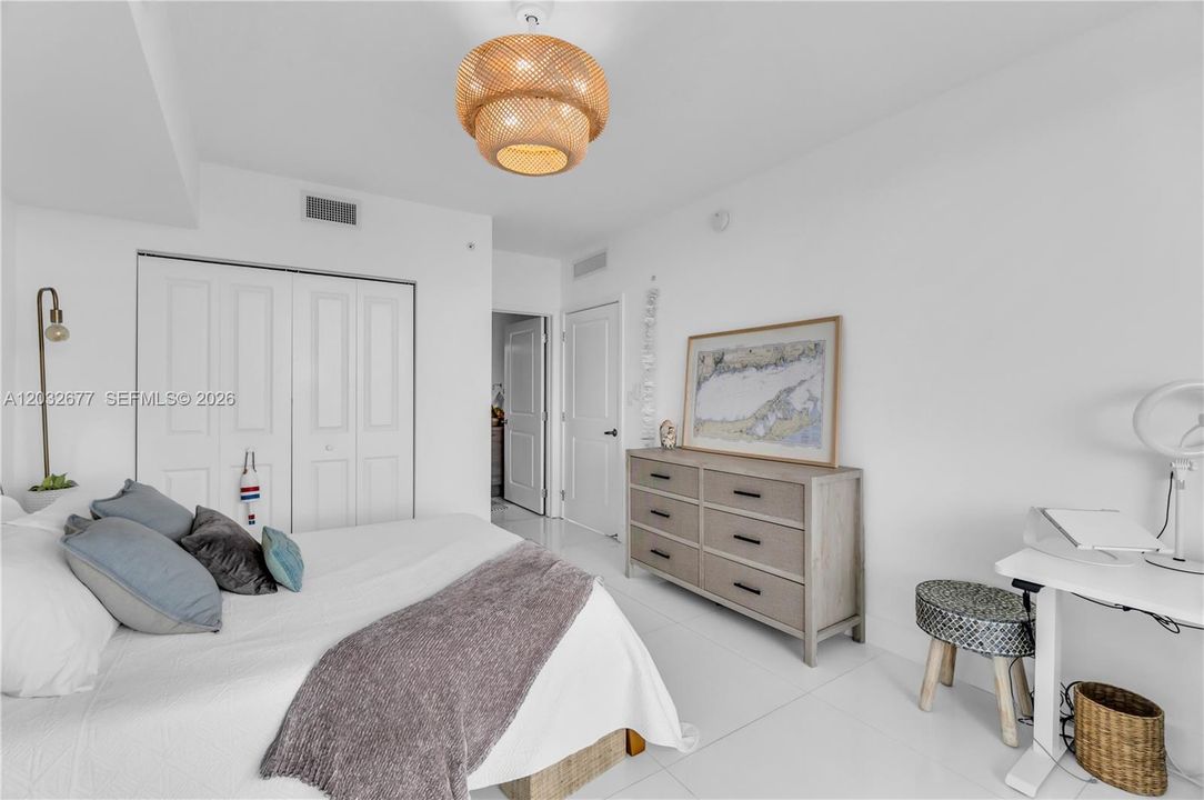For Sale: $1,300,000 (2 beds, 3 baths, 1406 Square Feet)
