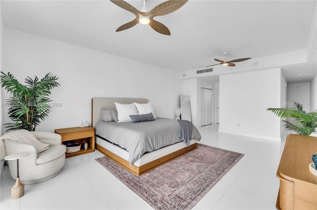 For Sale: $1,300,000 (2 beds, 3 baths, 1406 Square Feet)