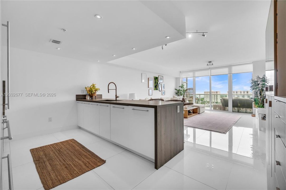 For Sale: $1,300,000 (2 beds, 3 baths, 1406 Square Feet)
