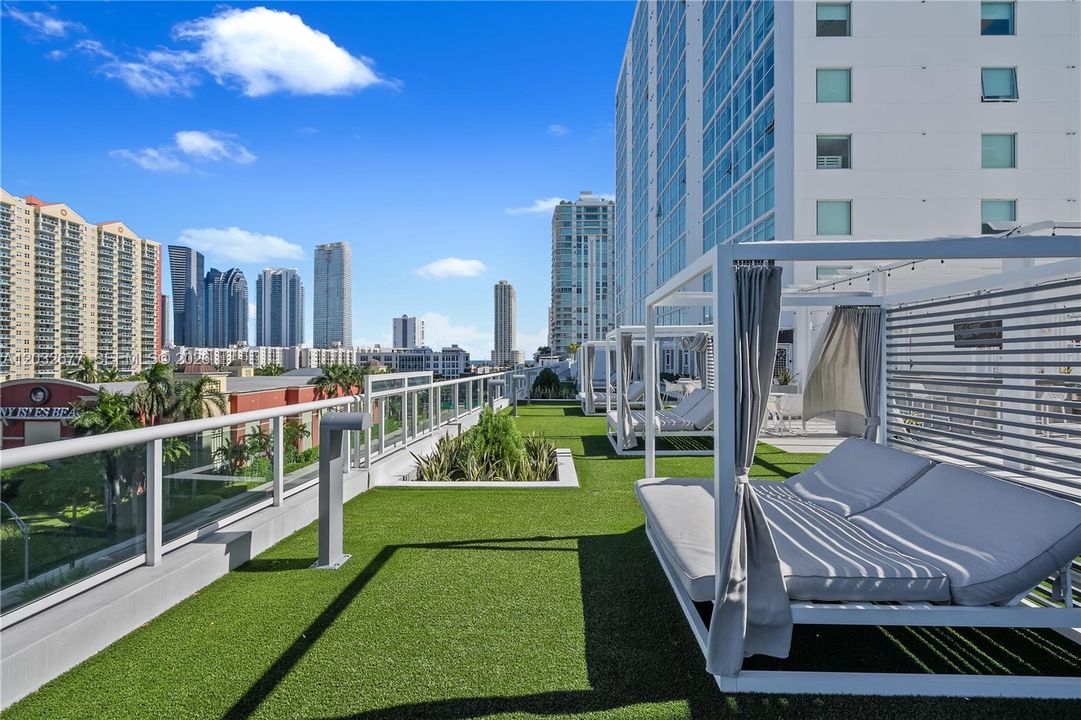For Sale: $1,300,000 (2 beds, 3 baths, 1784 Square Feet)