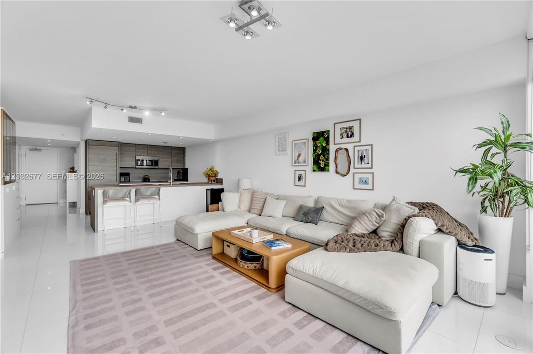 For Sale: $1,300,000 (2 beds, 3 baths, 1406 Square Feet)