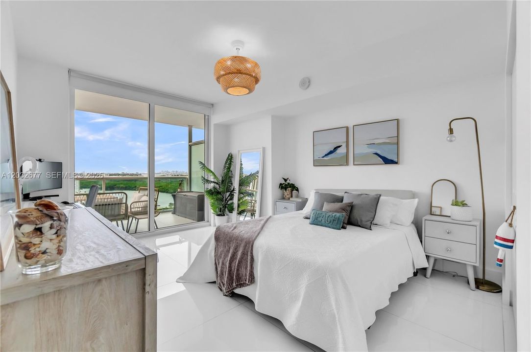 For Sale: $1,300,000 (2 beds, 3 baths, 1406 Square Feet)