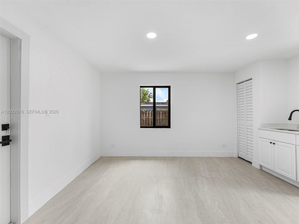 En Venta: $559,900 (4 camas, 3 baños, 1435 Pies cuadrados)
