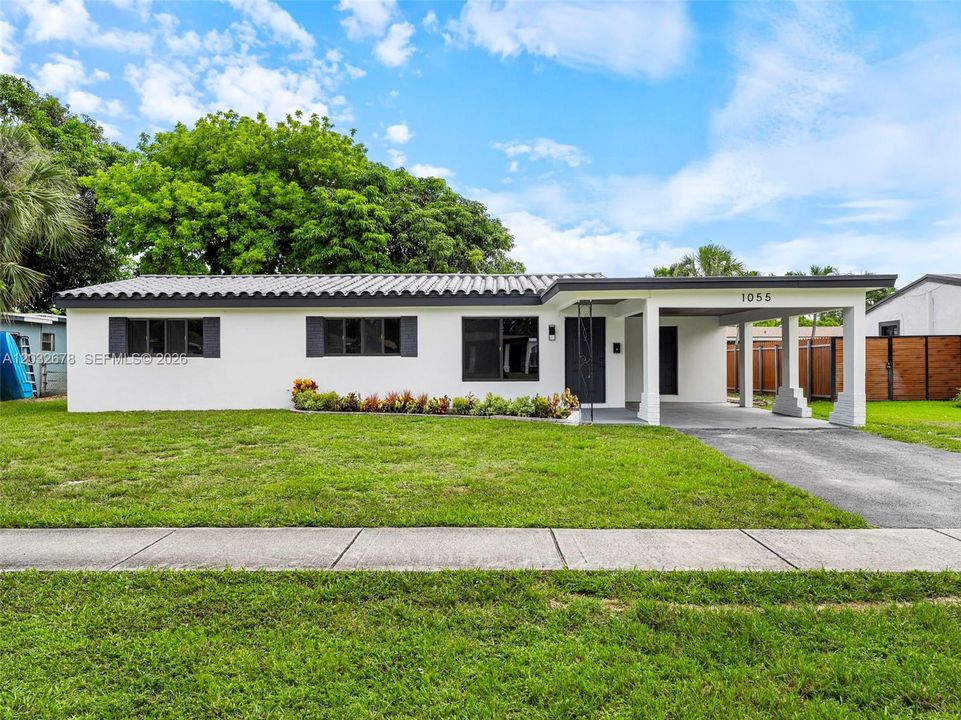 En Venta: $559,900 (4 camas, 3 baños, 1435 Pies cuadrados)