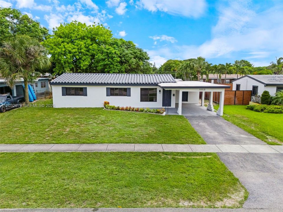 En Venta: $559,900 (4 camas, 3 baños, 1435 Pies cuadrados)