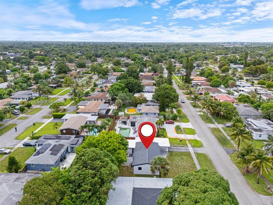 En Venta: $559,900 (4 camas, 3 baños, 1435 Pies cuadrados)
