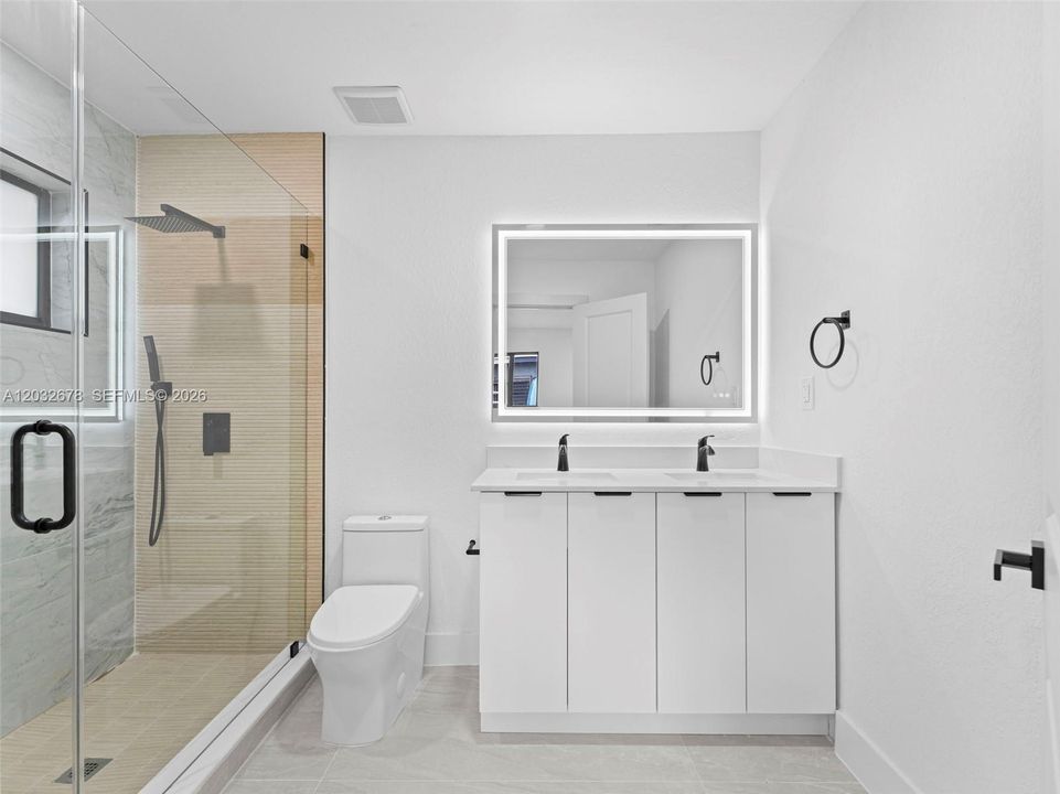 En Venta: $559,900 (4 camas, 3 baños, 1435 Pies cuadrados)