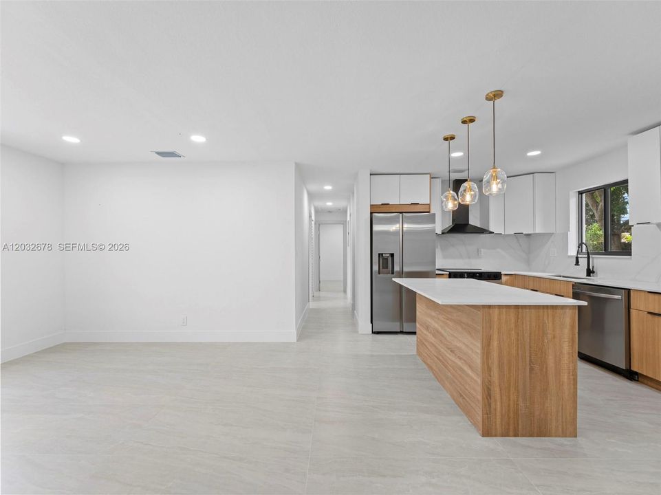En Venta: $559,900 (4 camas, 3 baños, 1435 Pies cuadrados)