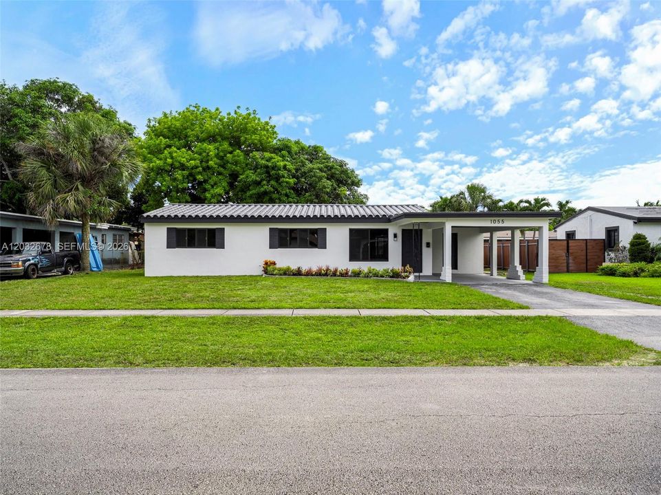 En Venta: $559,900 (4 camas, 3 baños, 1435 Pies cuadrados)