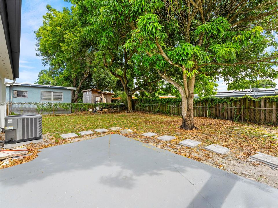 En Venta: $559,900 (4 camas, 3 baños, 1435 Pies cuadrados)