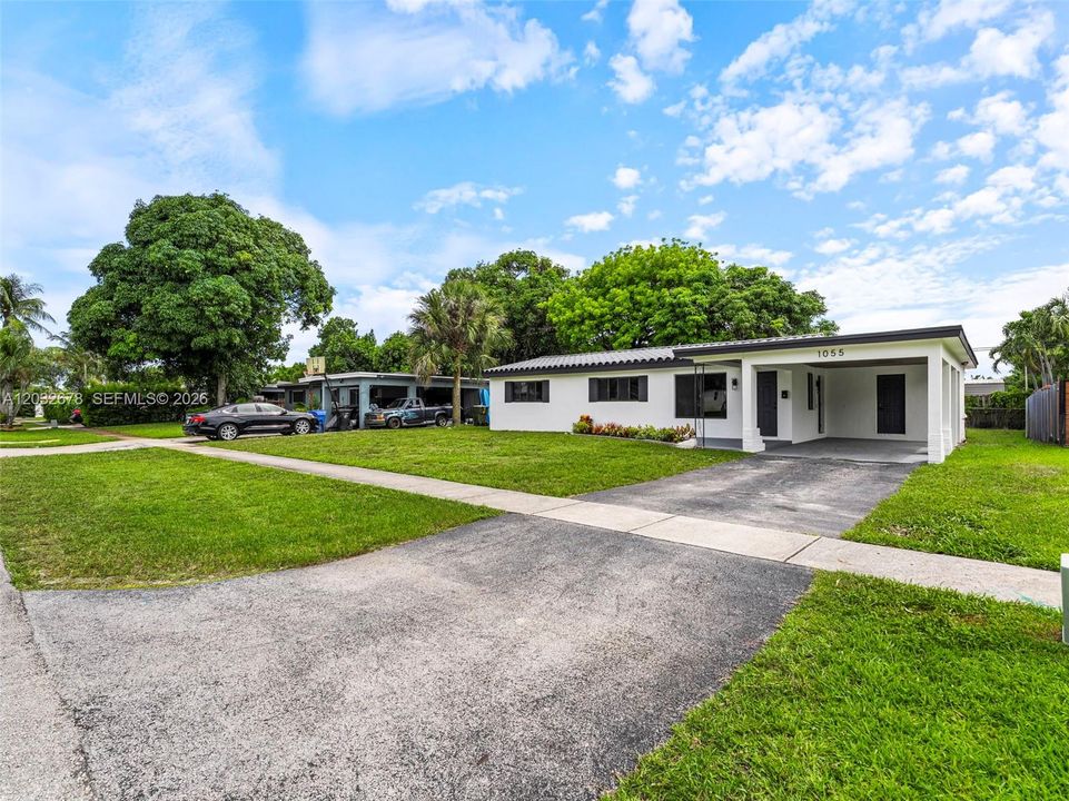 En Venta: $559,900 (4 camas, 3 baños, 1435 Pies cuadrados)