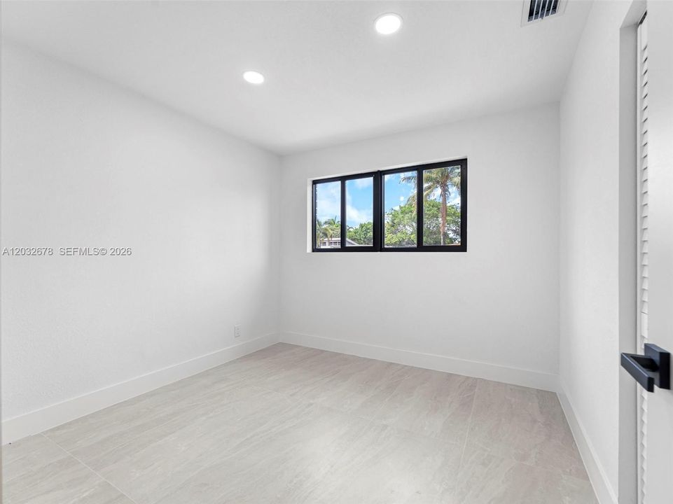 En Venta: $559,900 (4 camas, 3 baños, 1435 Pies cuadrados)