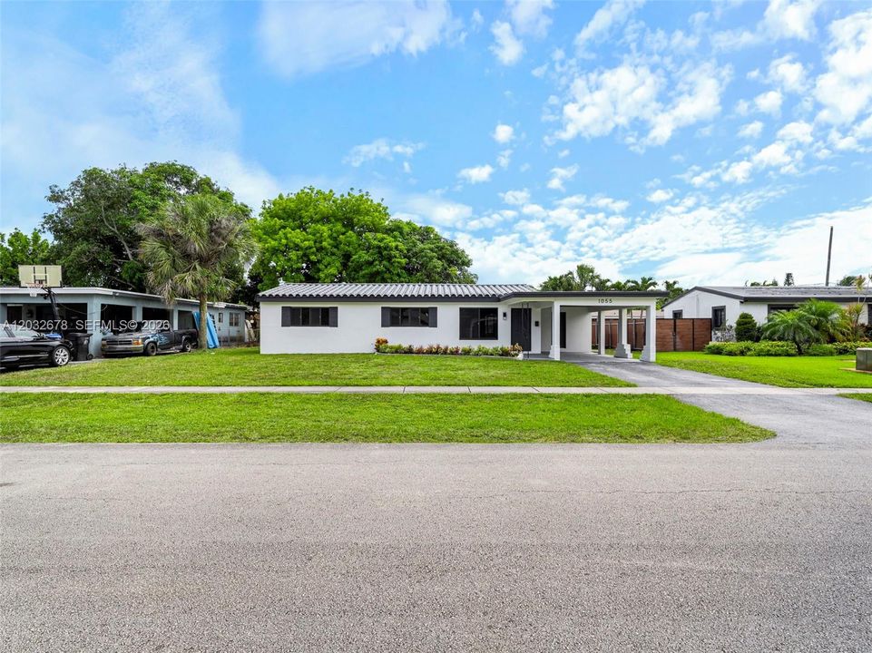 En Venta: $559,900 (4 camas, 3 baños, 1435 Pies cuadrados)