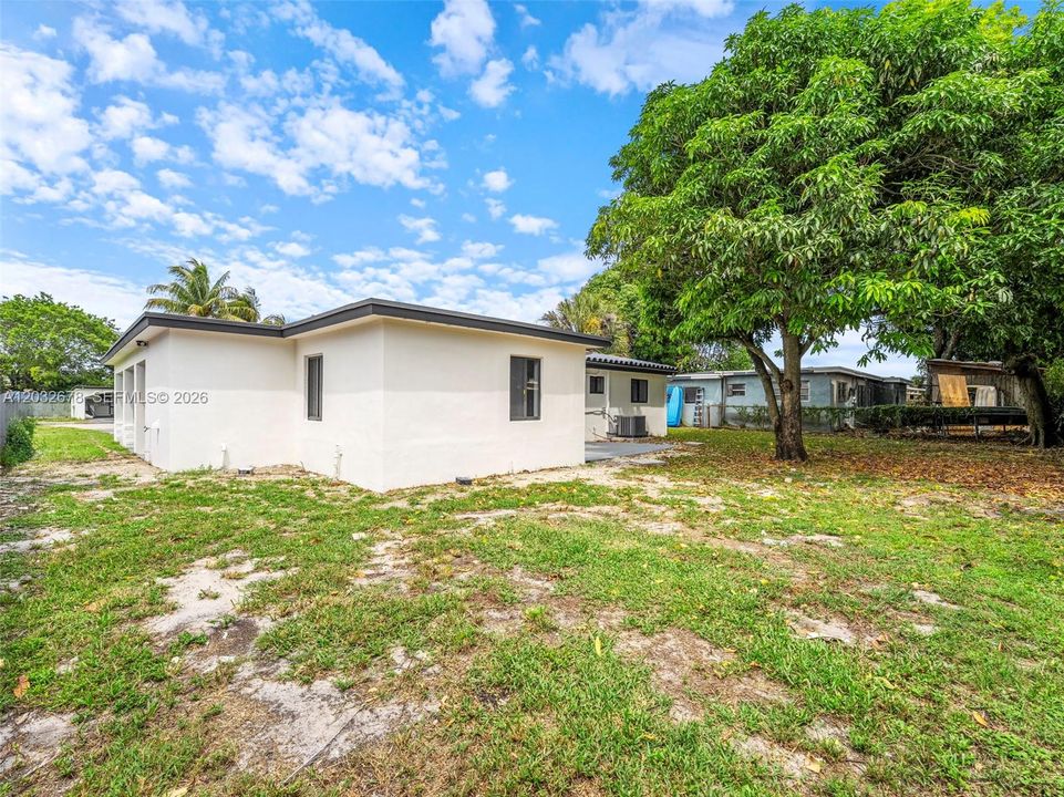 En Venta: $559,900 (4 camas, 3 baños, 1435 Pies cuadrados)