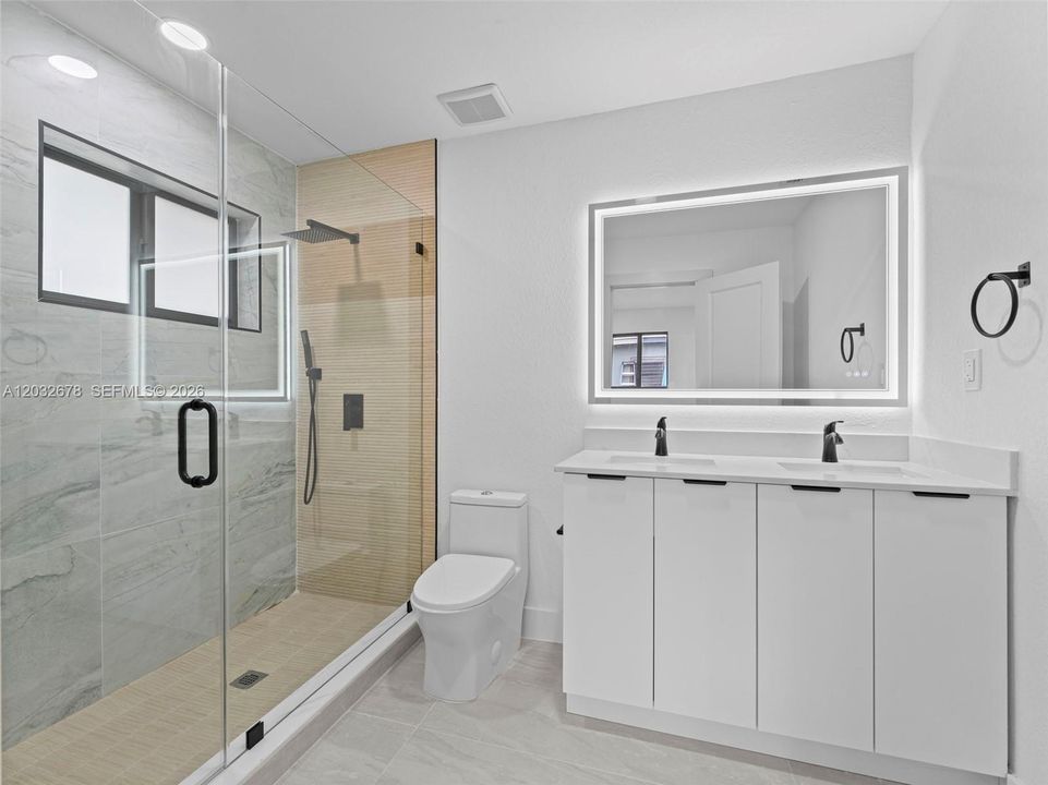 En Venta: $559,900 (4 camas, 3 baños, 1435 Pies cuadrados)