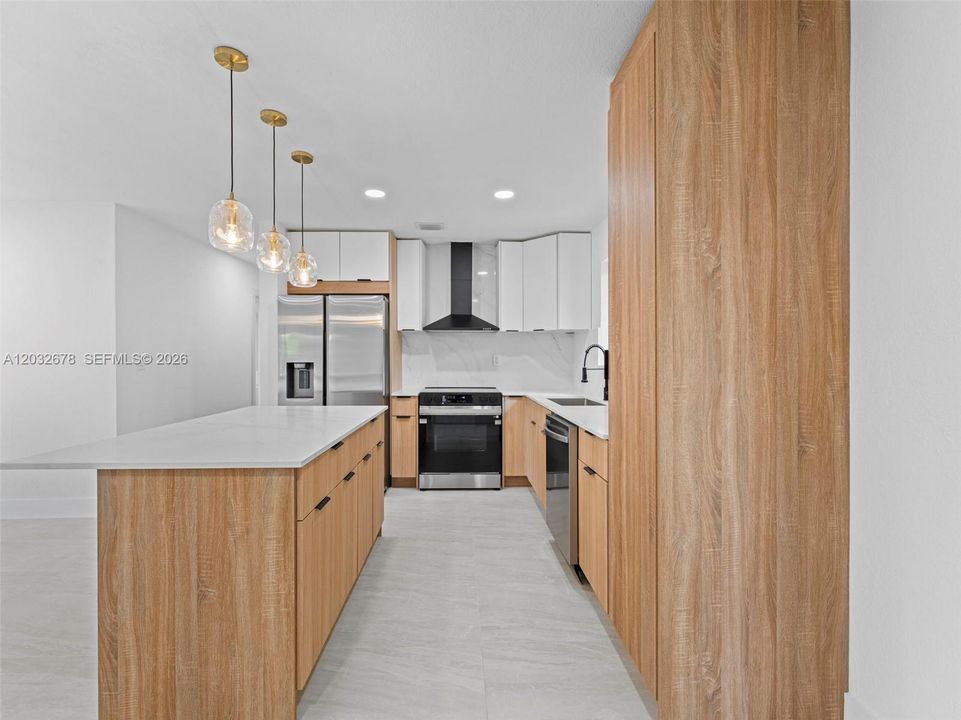 En Venta: $559,900 (4 camas, 3 baños, 1435 Pies cuadrados)