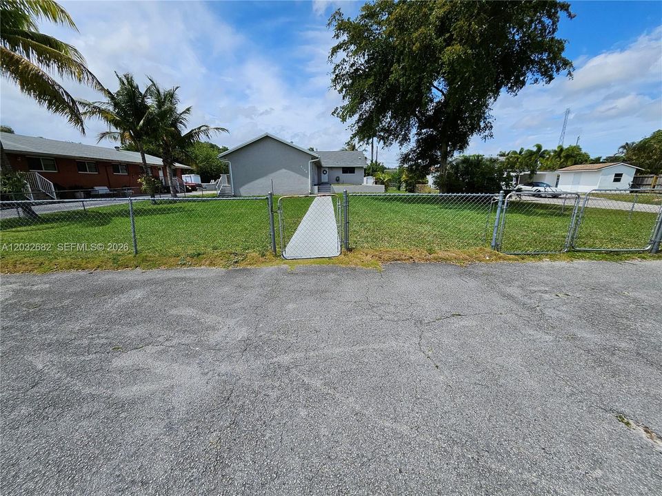 For Rent: $2,200 (2 beds, 2 baths, 2780 Square Feet)