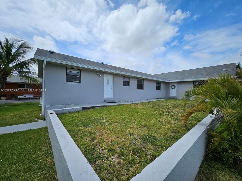 For Rent: $2,200 (2 beds, 2 baths, 2780 Square Feet)