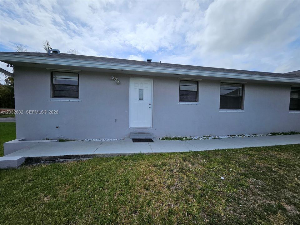For Rent: $2,200 (2 beds, 2 baths, 2780 Square Feet)