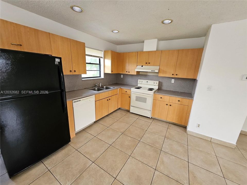 For Rent: $2,200 (2 beds, 2 baths, 2780 Square Feet)