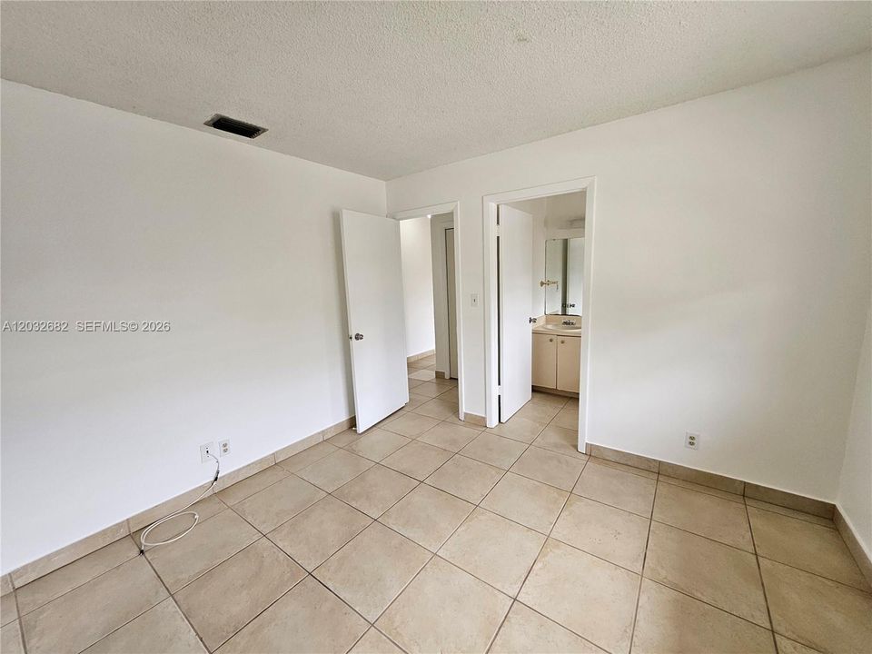 For Rent: $2,200 (2 beds, 2 baths, 2780 Square Feet)