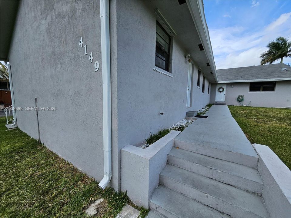 For Rent: $2,200 (2 beds, 2 baths, 2780 Square Feet)