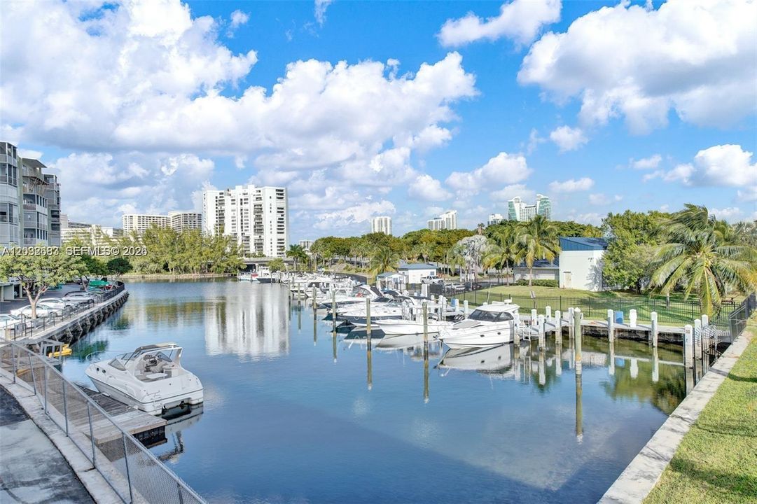 For Sale: $135,000 (1 beds, 1 baths, 320 Square Feet)