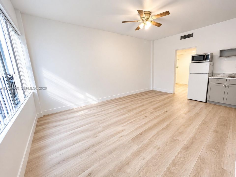 For Sale: $135,000 (1 beds, 1 baths, 320 Square Feet)