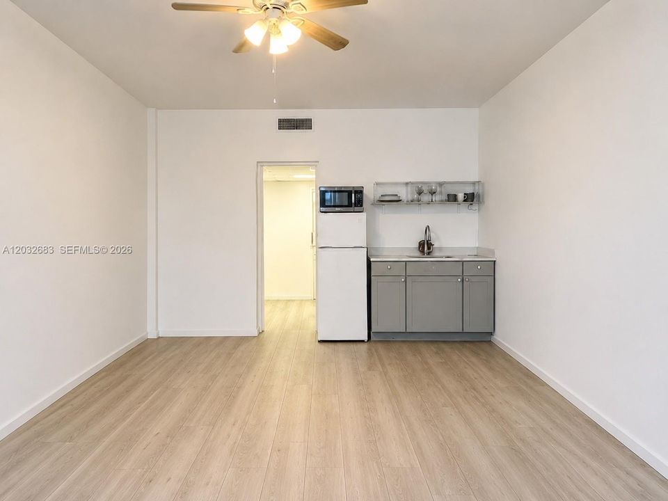 For Sale: $135,000 (1 beds, 1 baths, 320 Square Feet)