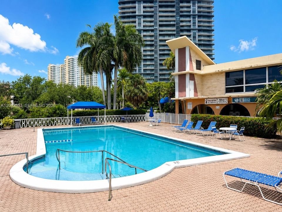 For Sale: $135,000 (1 beds, 1 baths, 320 Square Feet)