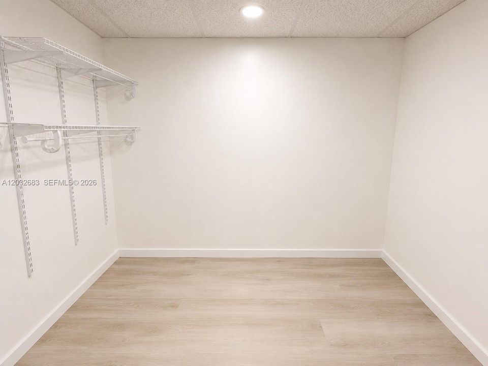 For Sale: $135,000 (1 beds, 1 baths, 320 Square Feet)
