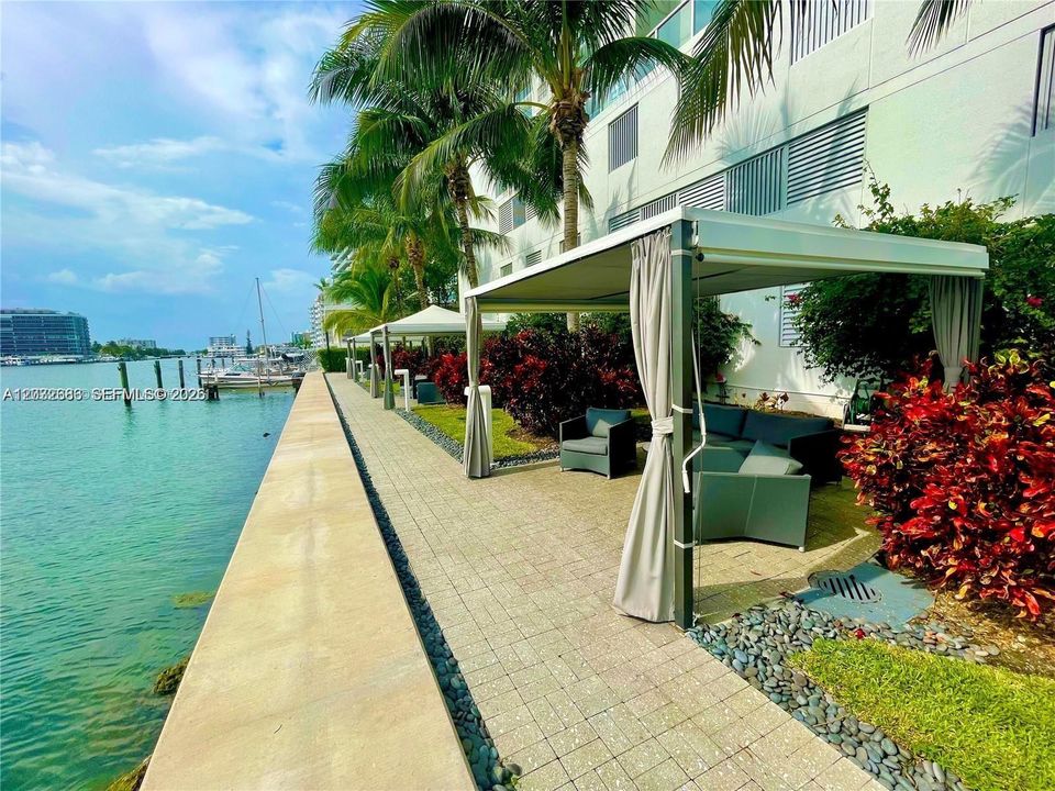 For Rent: $5,000 (2 beds, 2 baths, 952 Square Feet)