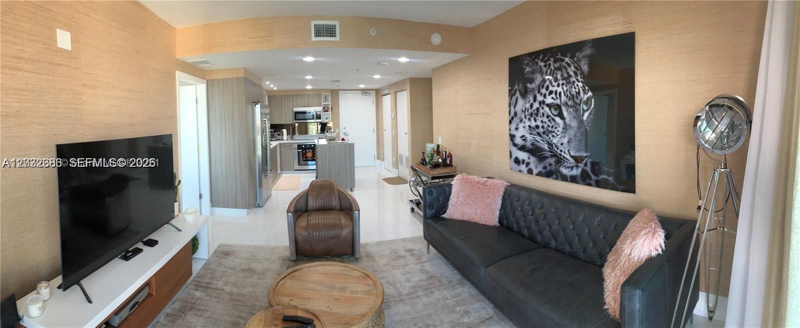 For Rent: $5,000 (2 beds, 2 baths, 952 Square Feet)