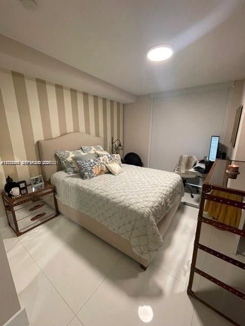 For Rent: $5,000 (2 beds, 2 baths, 952 Square Feet)